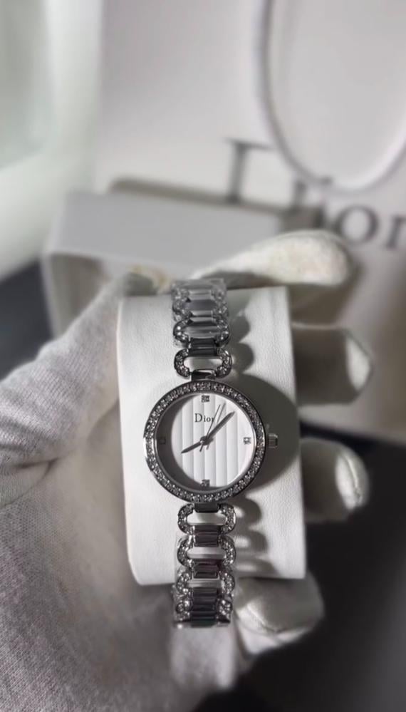 ساعة Dior الفخامة