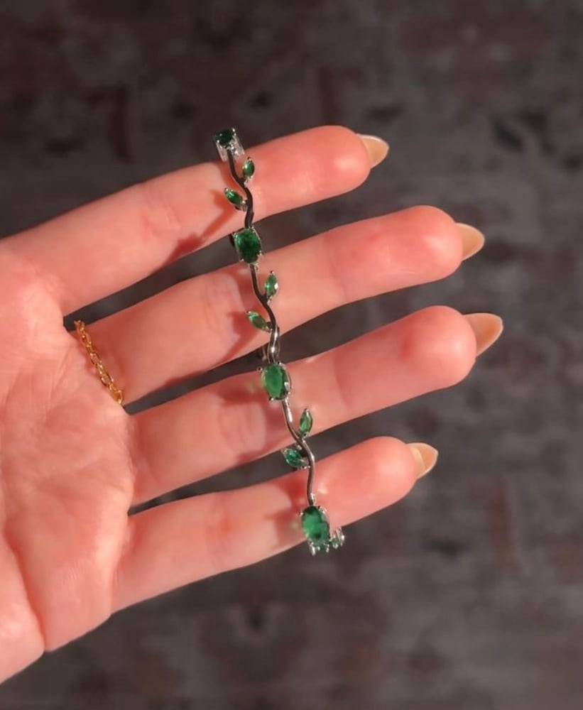 اسوارة لامعه مع زركون أخضر