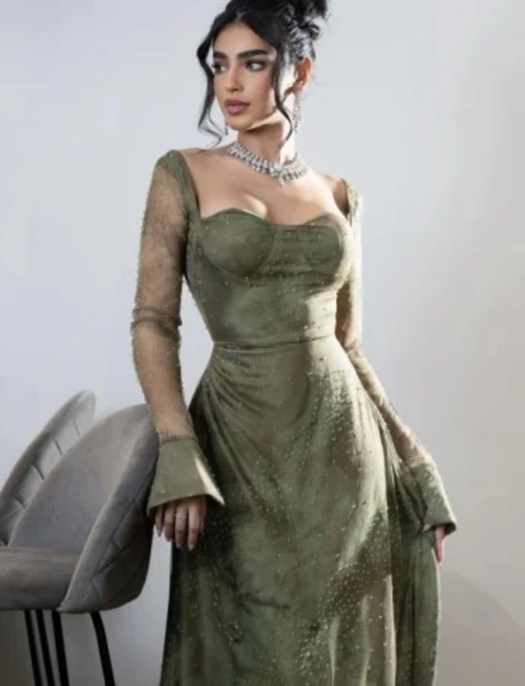 فستان سهرة زيتوني