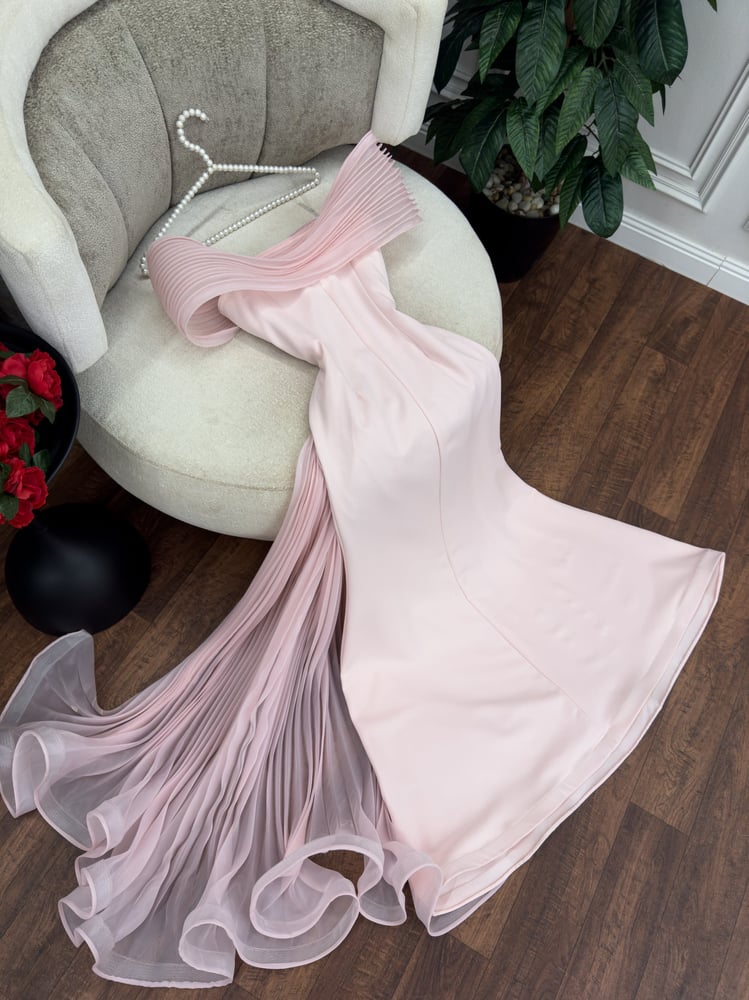 Evening dress Barbie with a prominent belt, slits, and accessories