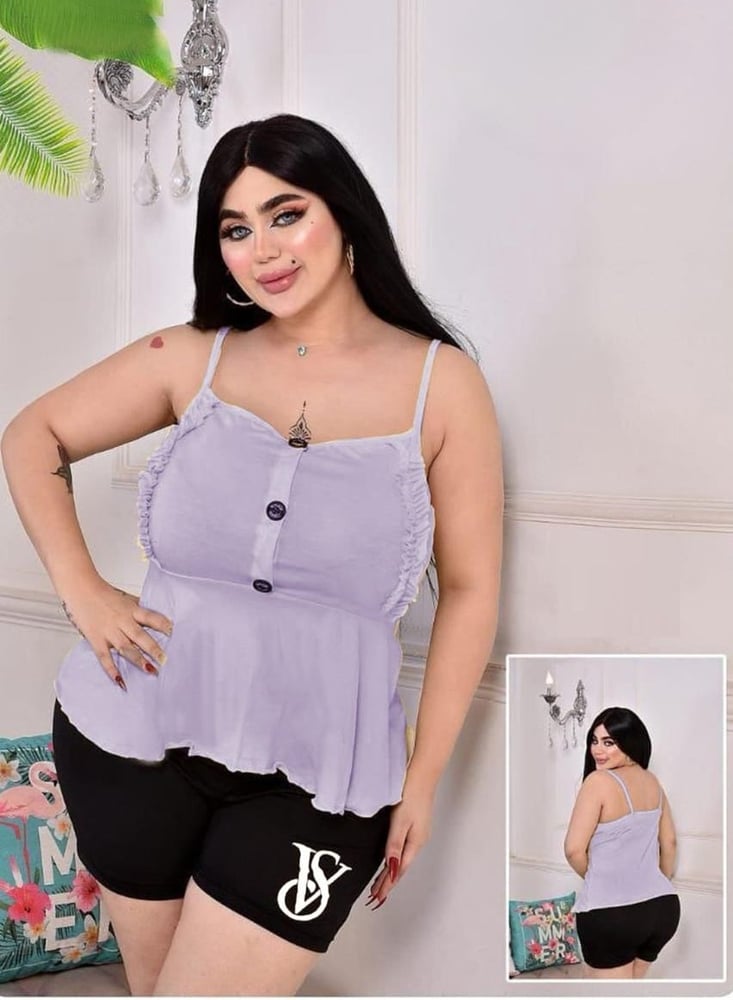 إنجري قصير قطعتين بلوزة بحمالات مع شورت أسود تصميم أنثوي