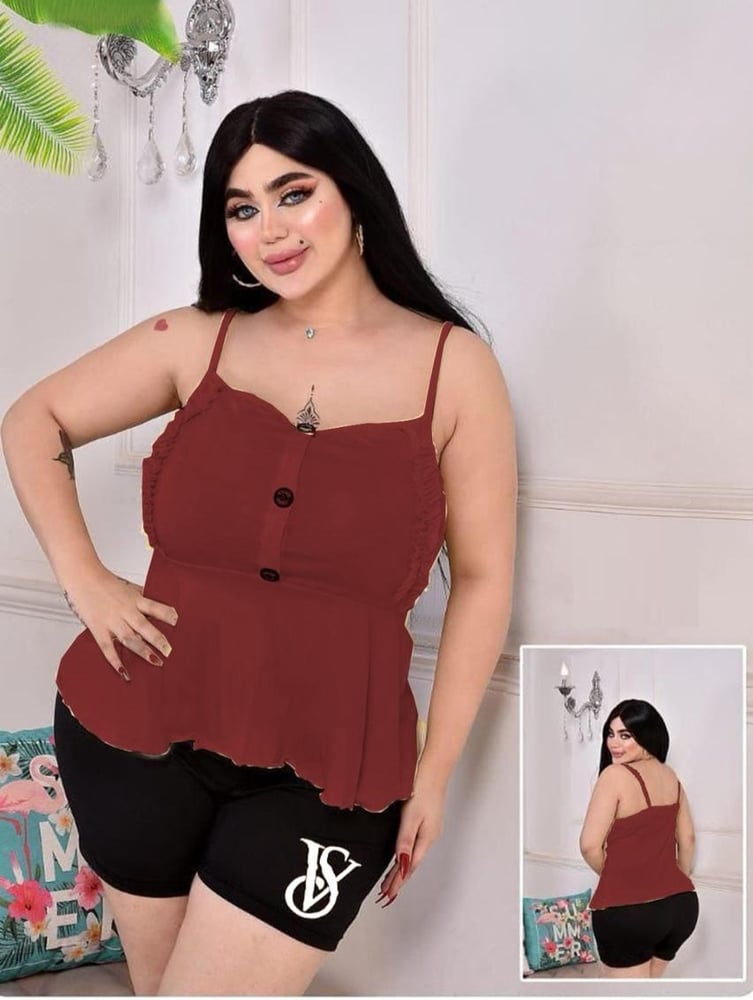 إنجري قصير قطعتين بلوزة بحمالات مع شورت أسود تصميم أنثوي