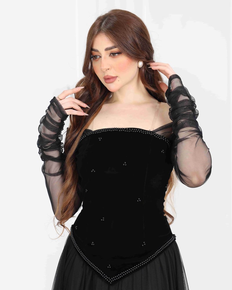 فستان سهرة ناعم طويل جوخ وتل بأكمام شفافة3