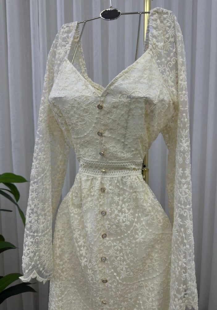 فستان سهره طويل دانتيل شيفون بياقة قلب واكمام واسعة انثوي فاخر