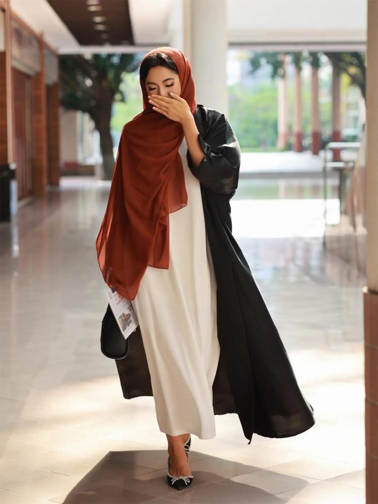 عباية نسائية مفتوحة