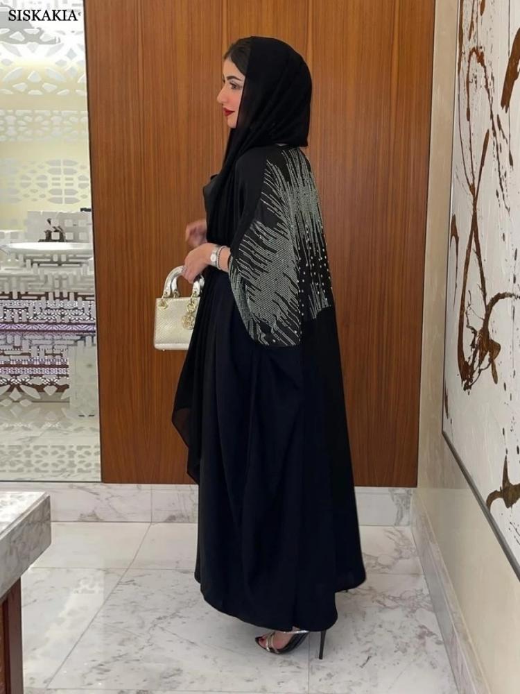 عباية سوداء مفتوحة