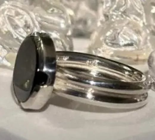 خاتم فضة فاخر بحجر مميز باللون الاسود