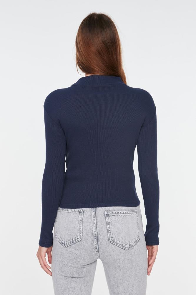 Ribbed Lycra blouse