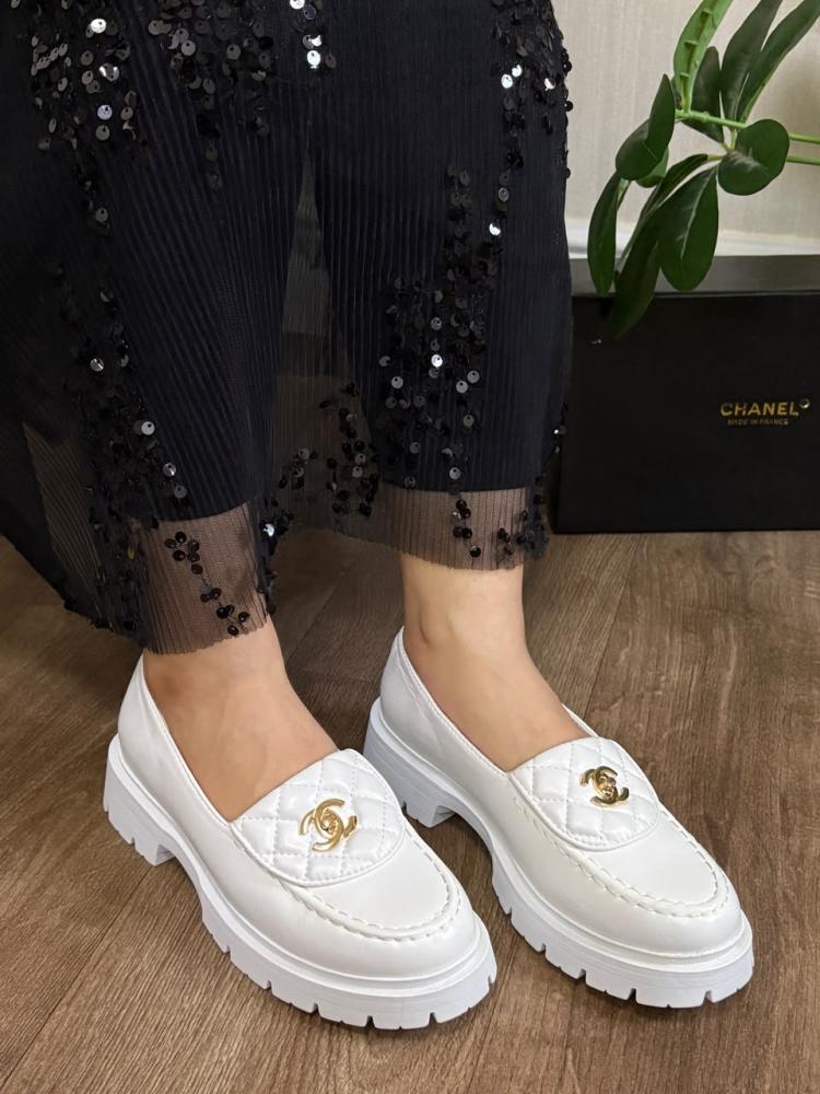 لوفرز شانيل بنعل سميك (Chanel Chunky Loafers)