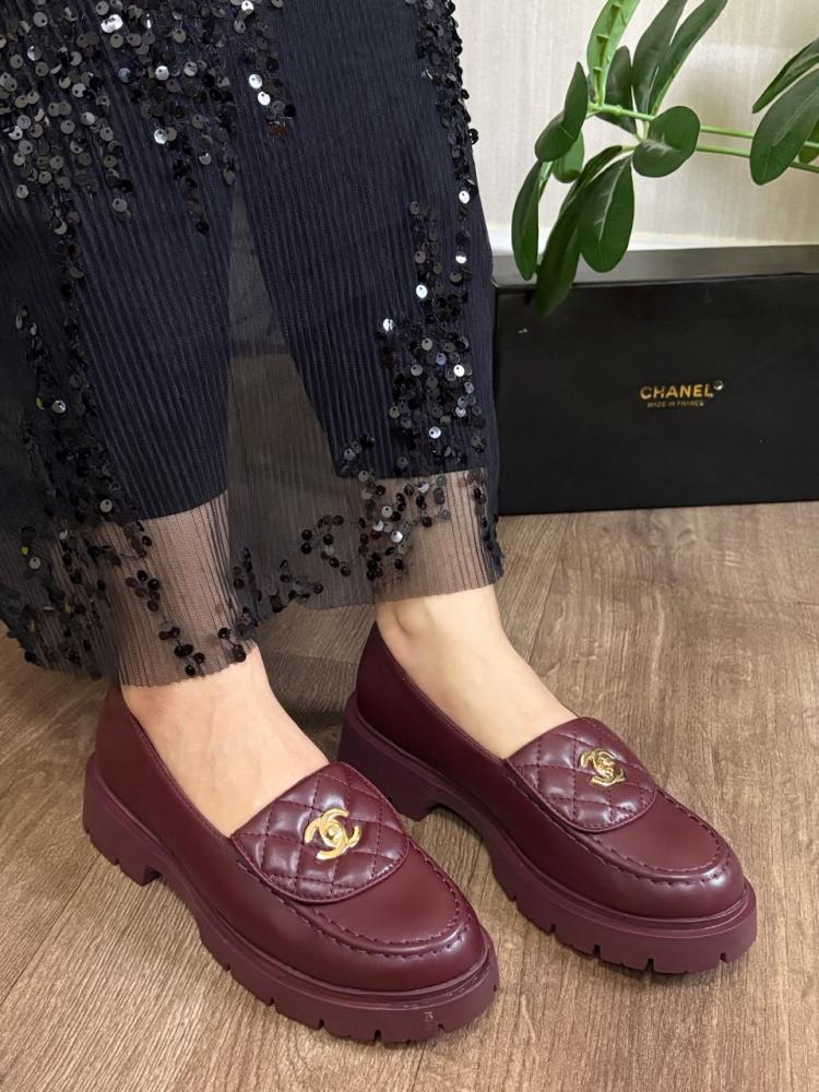 لوفرز شانيل بنعل سميك (Chanel Chunky Loafers)
