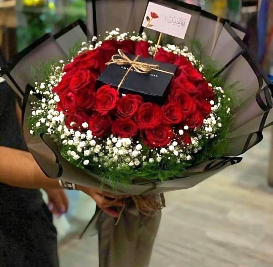 تغليف مع ورد جدا أنيق
