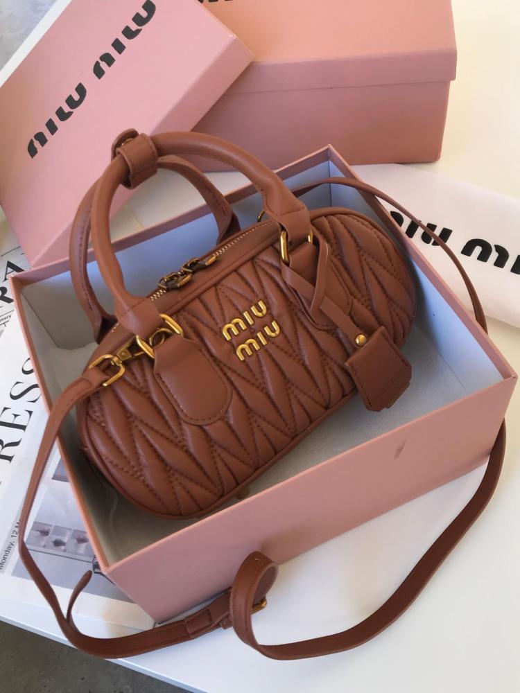 شنطة miu miu