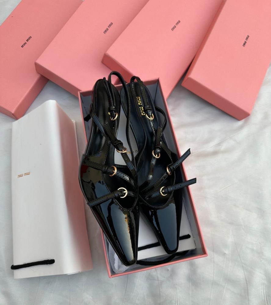 حذاء miu miu