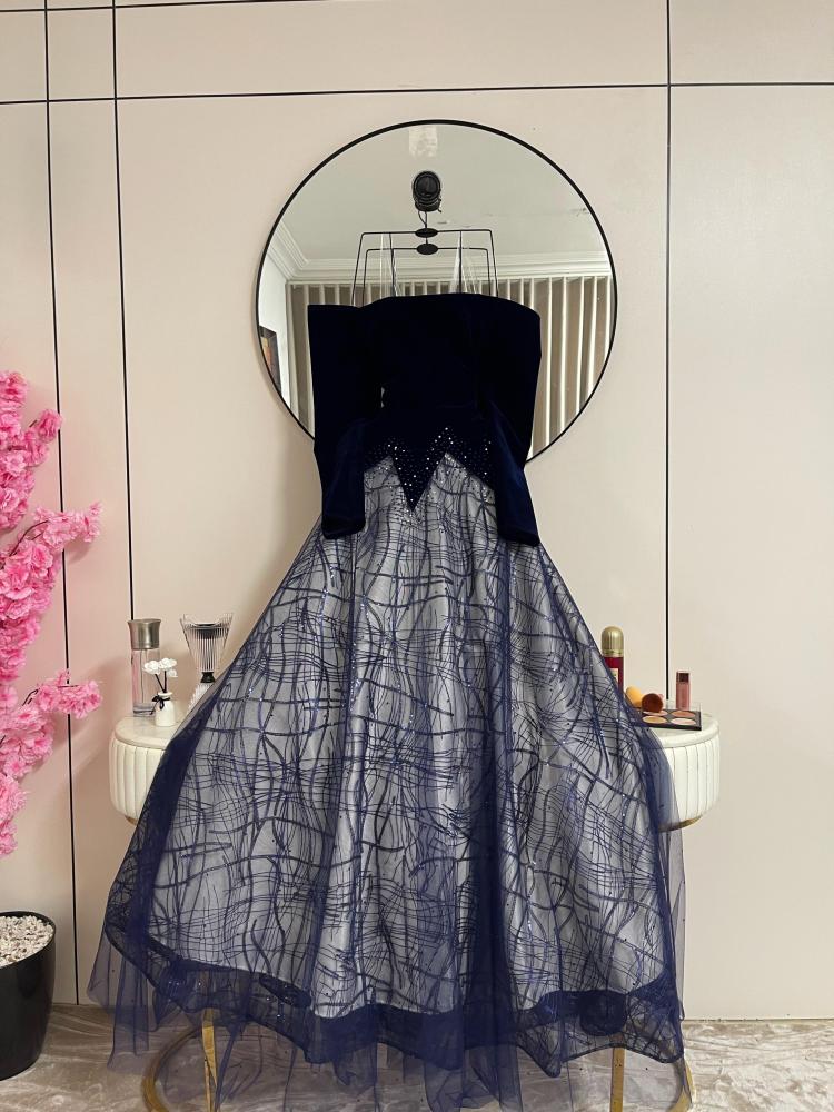 Elegant velvet dress