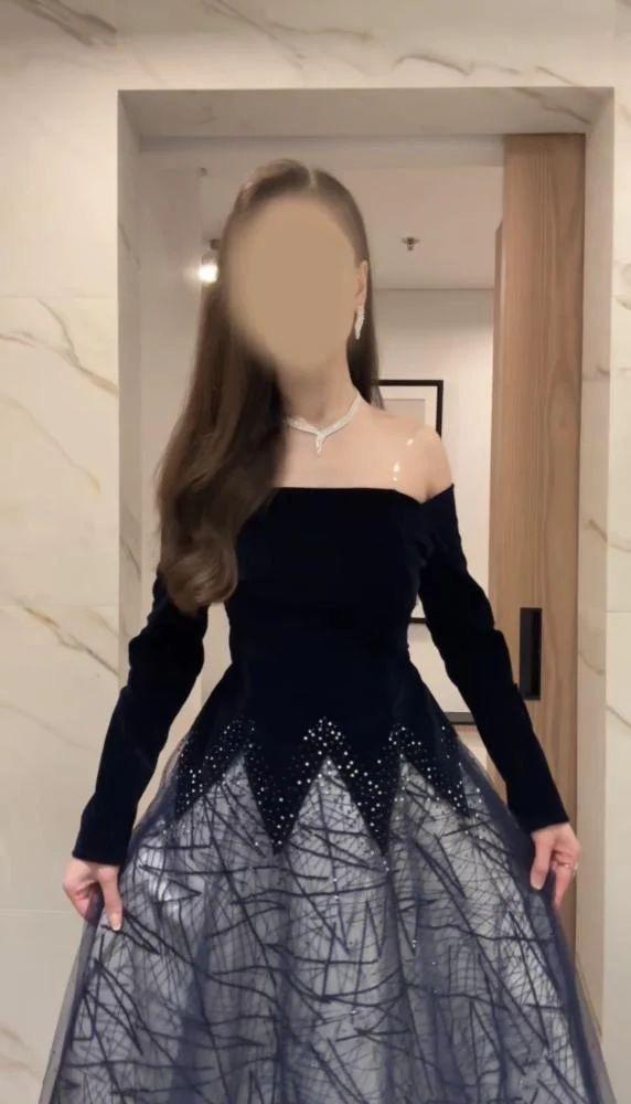 Elegant velvet dress
