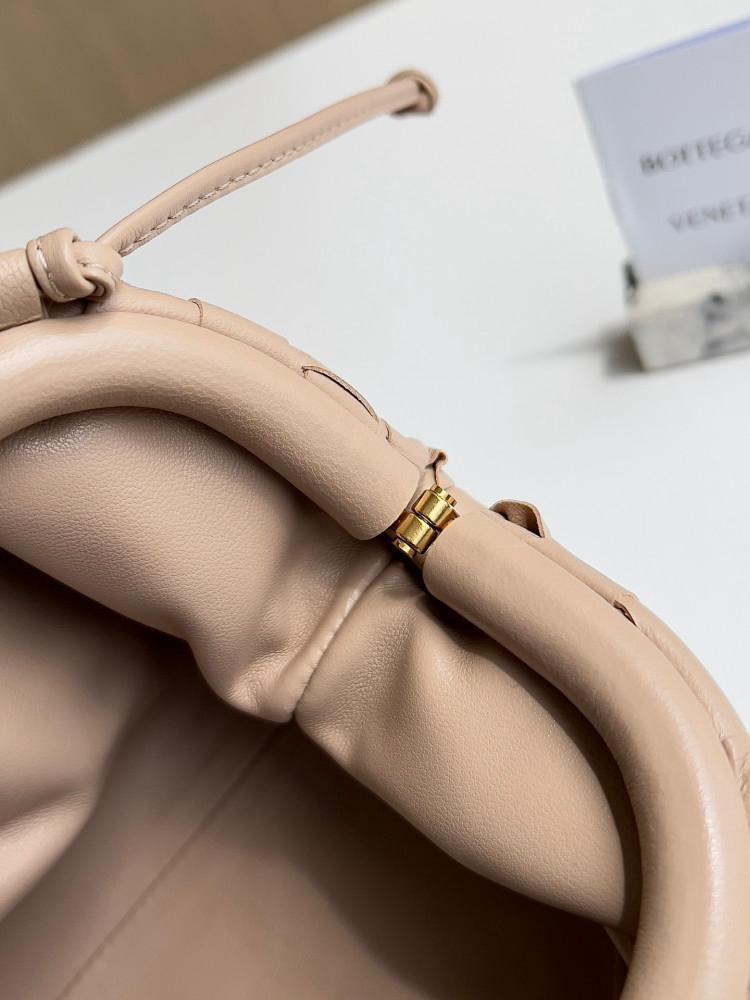 شنطة بوتيقا Mini Pouch مقاس22cm