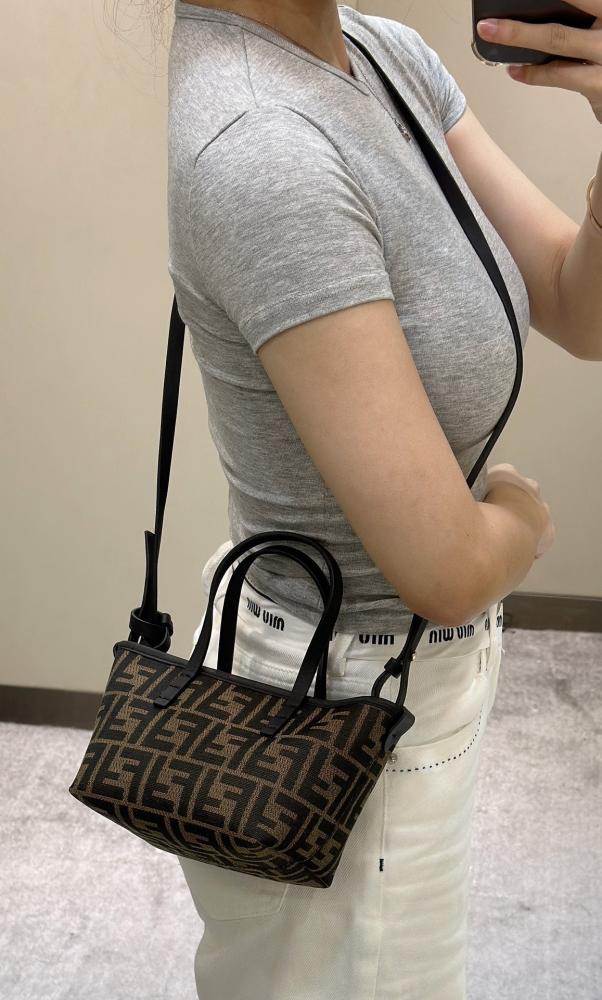 فندي roll مقاس 23cm