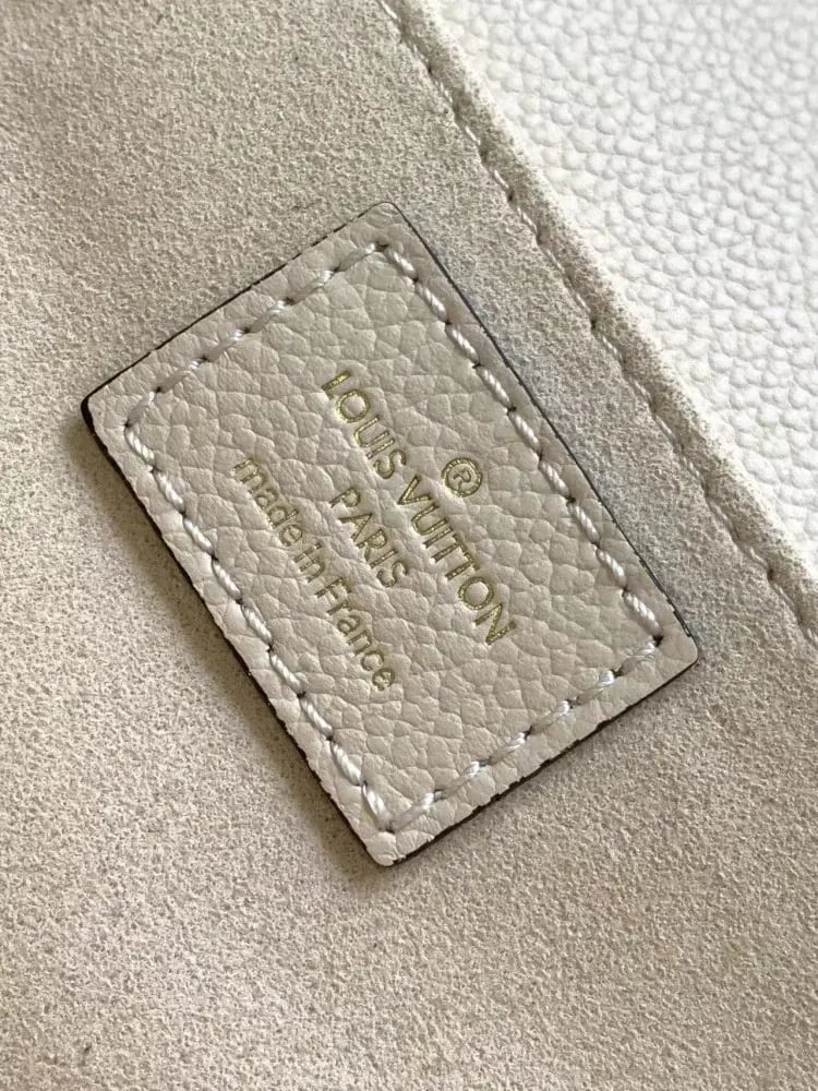 Louis Vuitton Pochette Métis East West bag size 21.5cm