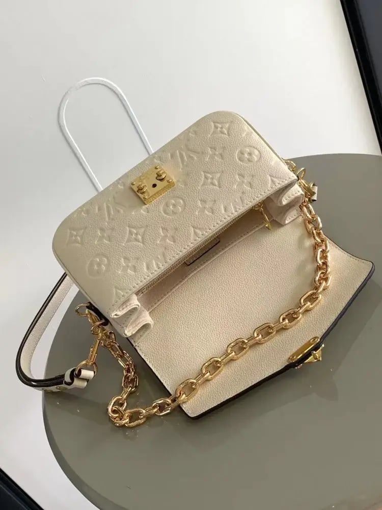 Louis Vuitton Pochette Métis East West bag size 21.5cm