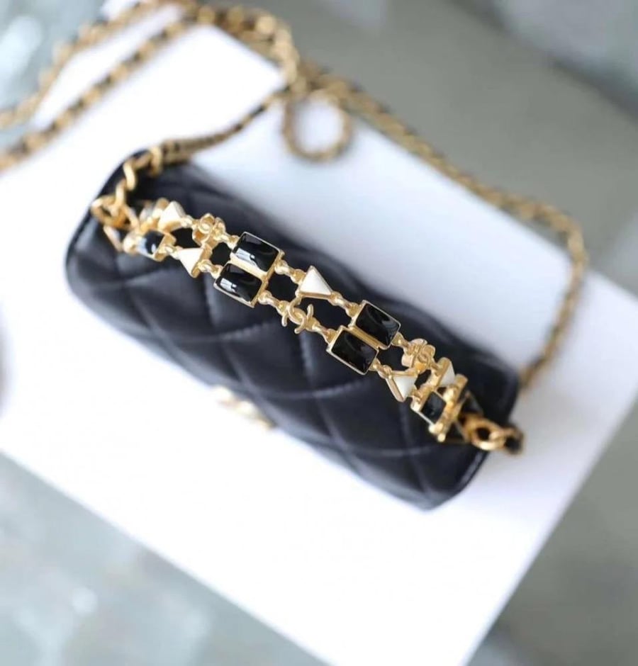 Chanel bag 22/23 size 14.5cm