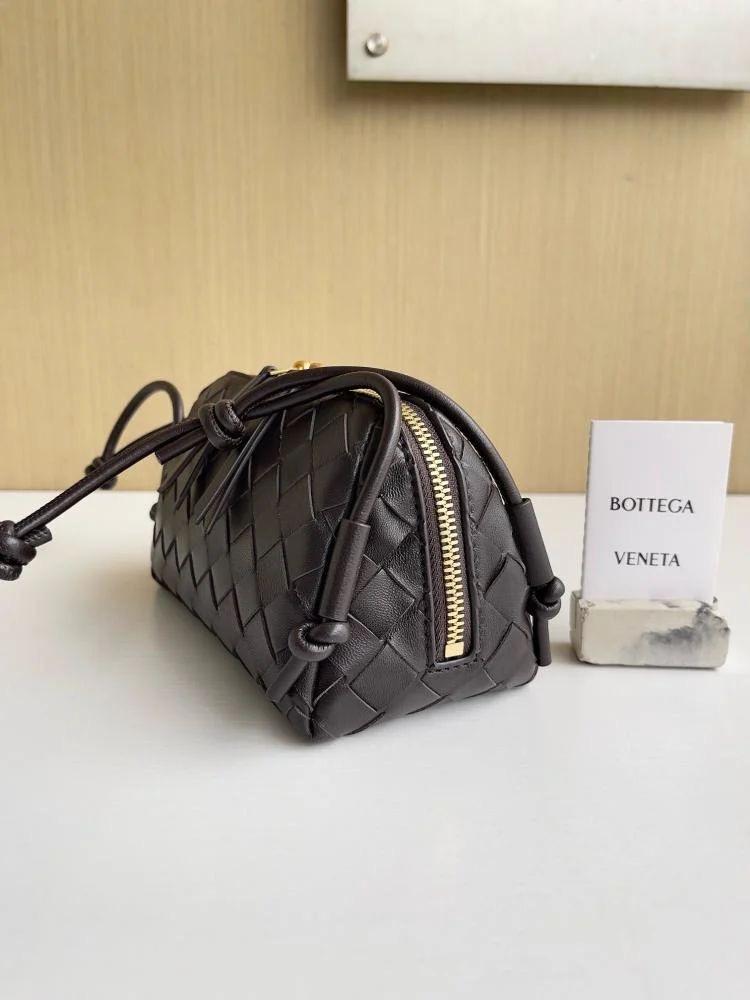 شنطة بوتيقا LNTRECCIATO CONCERT POUCH مقاس 18.5cm