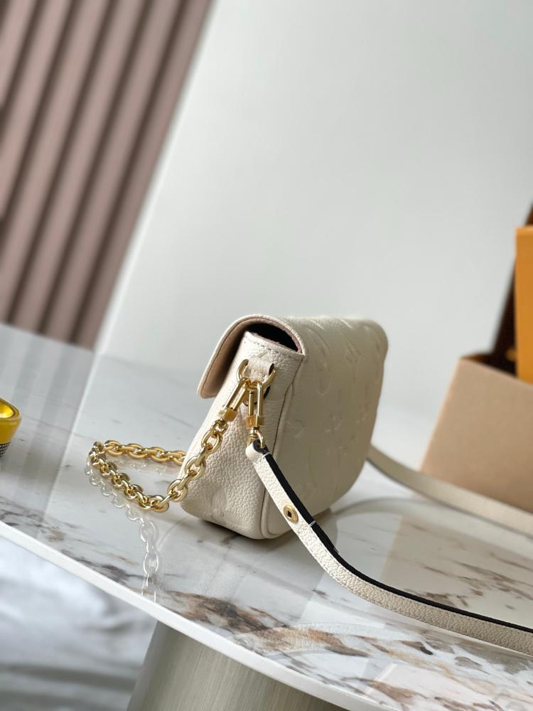 شنطة لوي فيتون Wallet On Chain مقاس 23.5cm