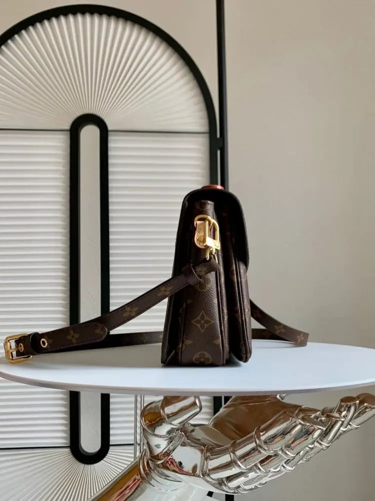 شنطة لويس فيتون ‏ Pochette Métis مقاس25cm
