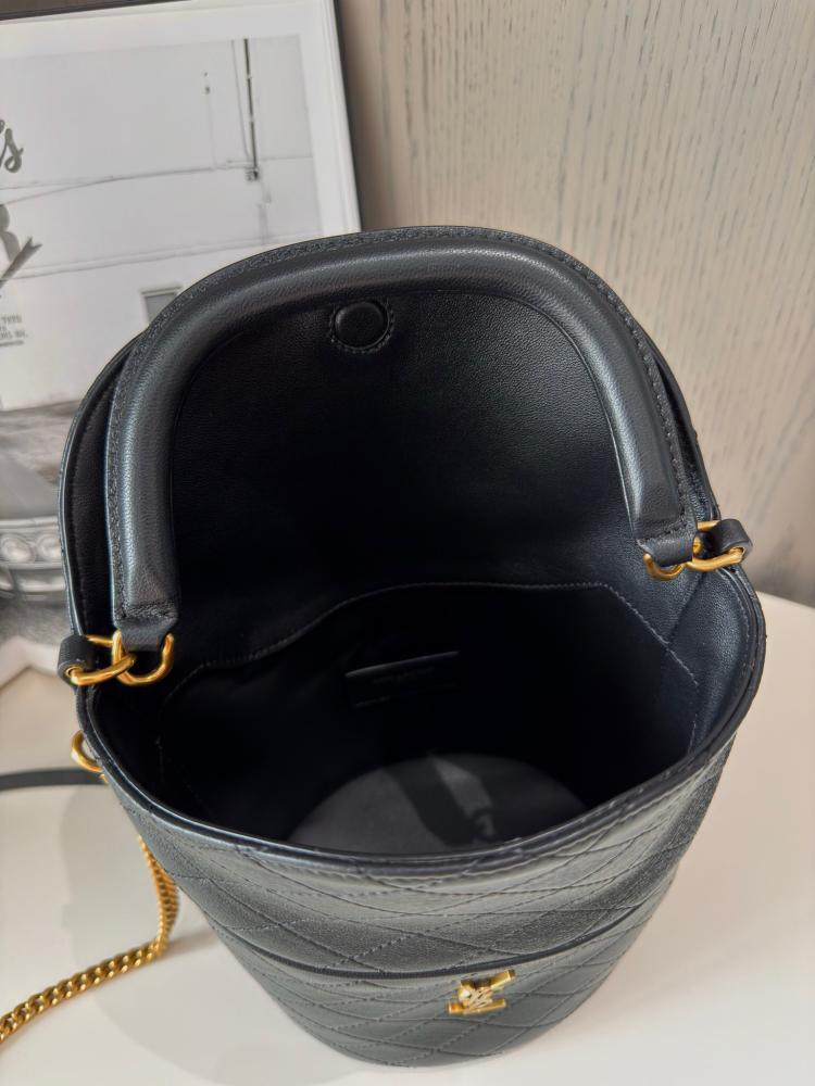 Saint Laurent Ladan boutique