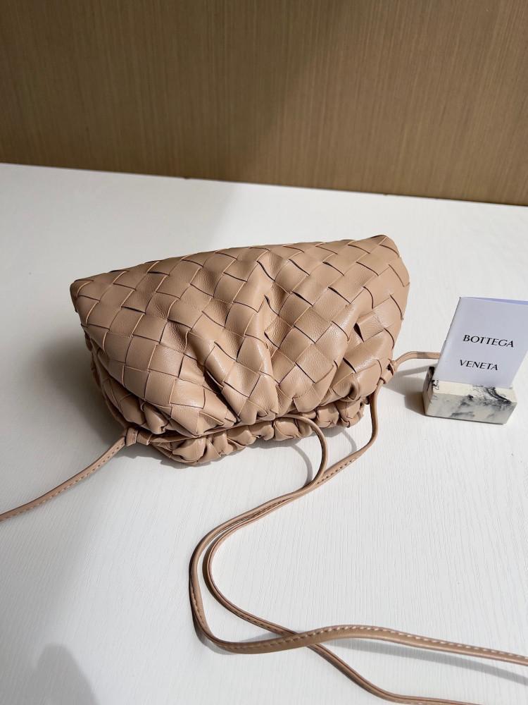 شنطة بوتيقا Mini Pouch مقاس22cm