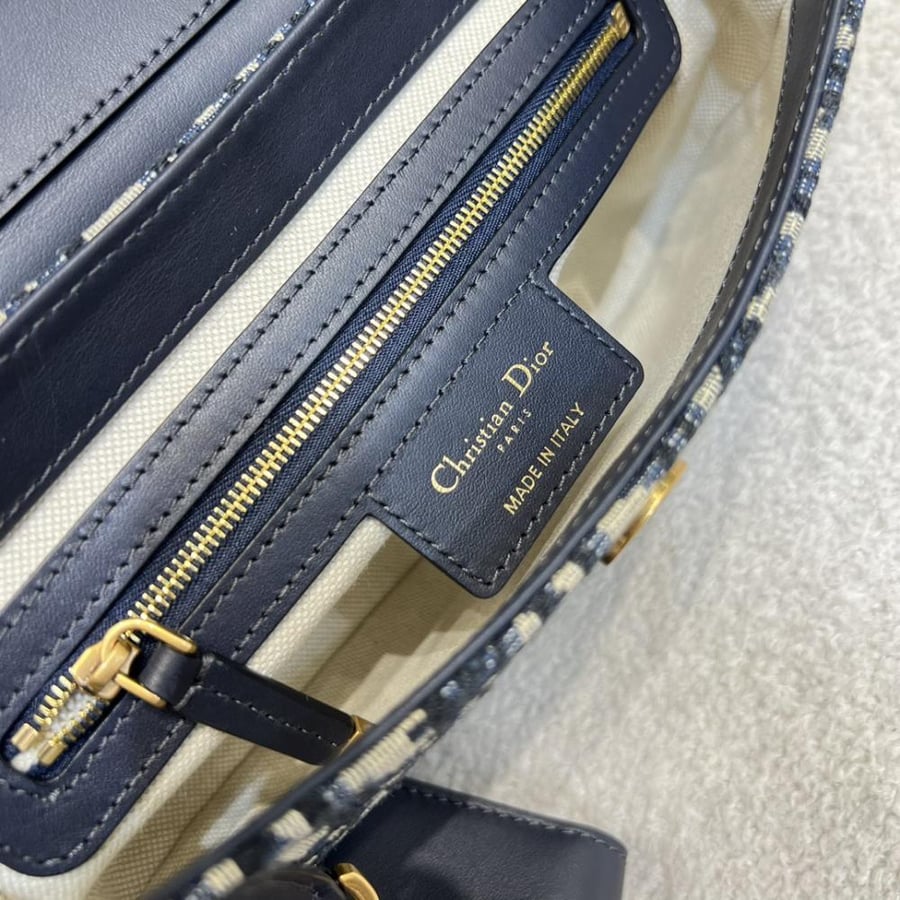 شنطة ديور STREETCHIC مقاس 24cm