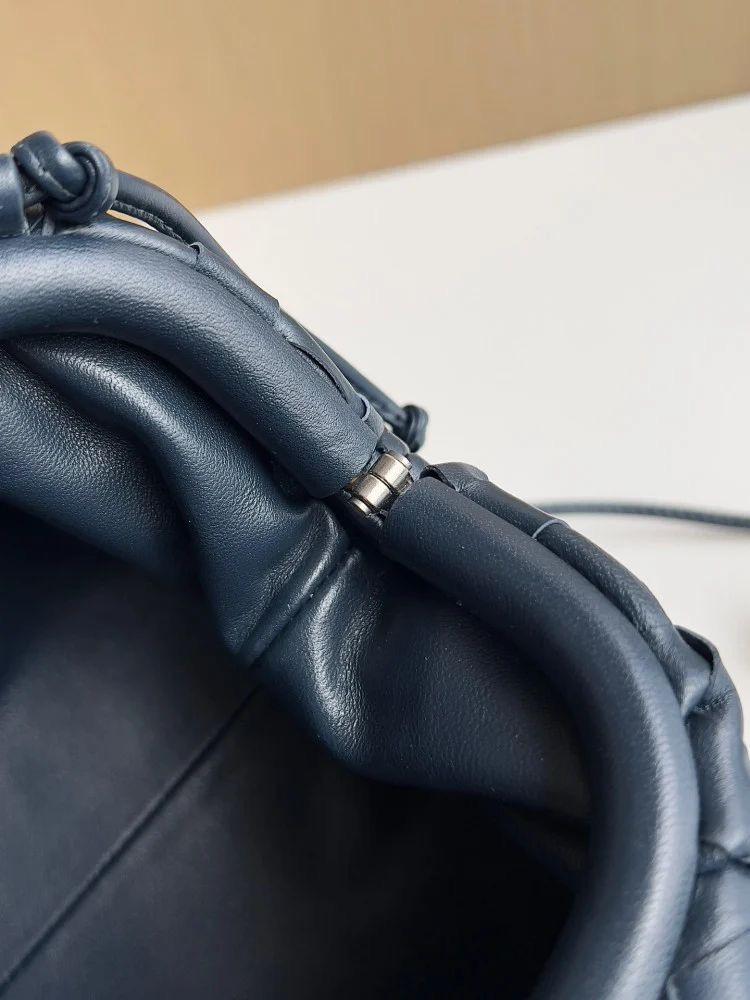 شنطة بوتيقا Mini Pouch مقاس22cm
