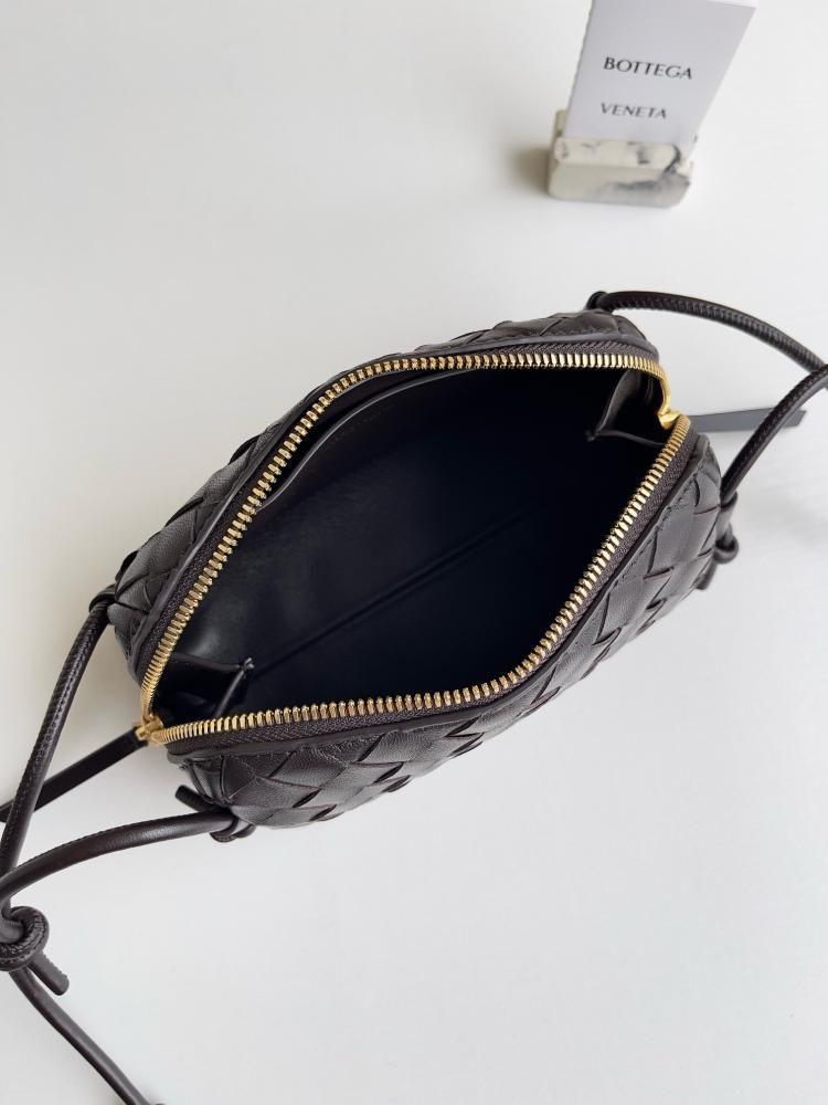 شنطة بوتيقا LNTRECCIATO CONCERT POUCH مقاس 18.5cm