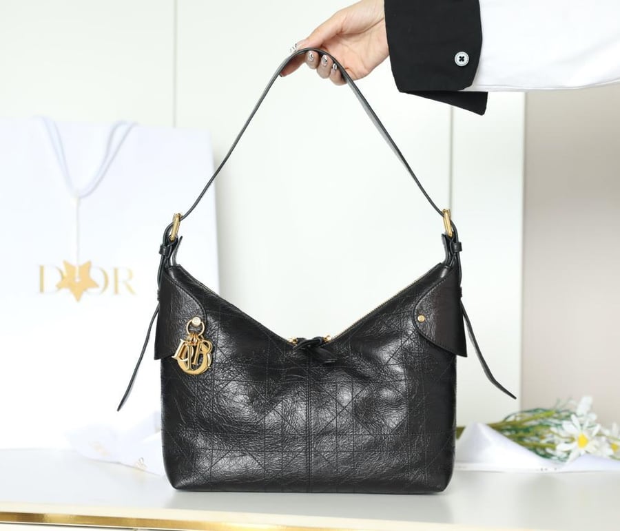 شنطة ديور Voyageur مقاس 28cm