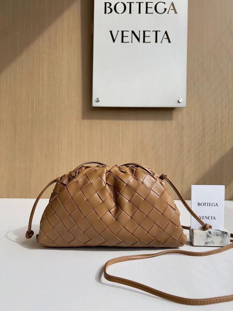 شنطة بوتيقا Mini Pouch مقاس22cm