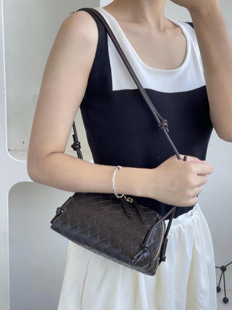 شنطة بوتيقا LNTRECCIATO CONCERT POUCH مقاس 18.5cm