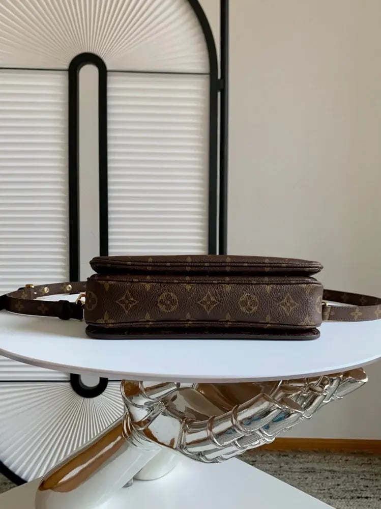شنطة لويس فيتون ‏ Pochette Métis مقاس25cm