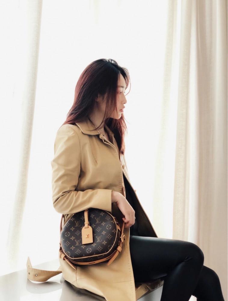 شنطة لوي فيتون Boite Chapeau Souple مقاس 20cm