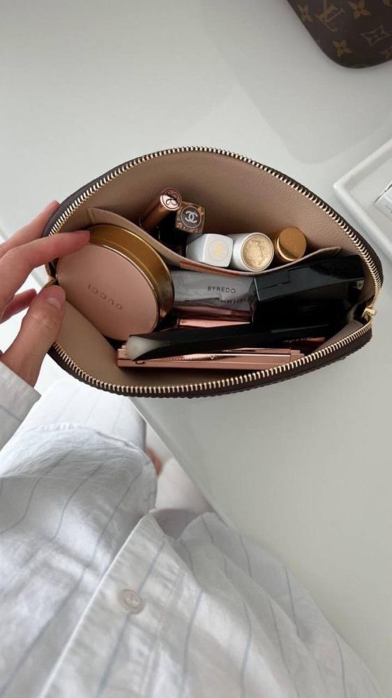 شنطه مستحضرات تجميل وعنايه