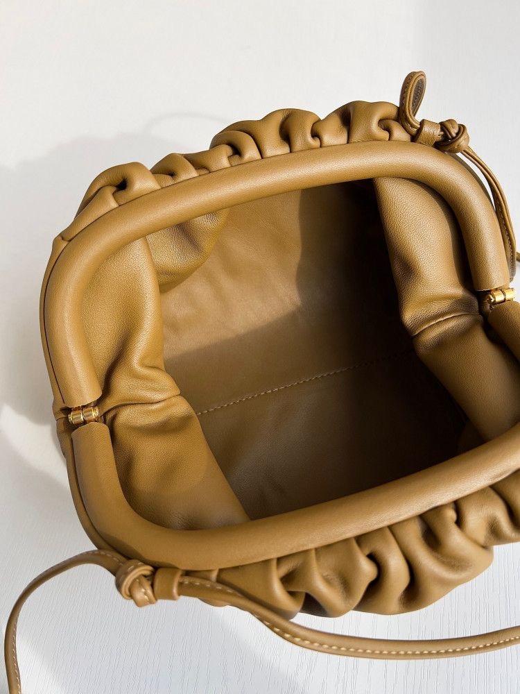 شنطة بوتيقا Mini Pouch مقاس22cm
