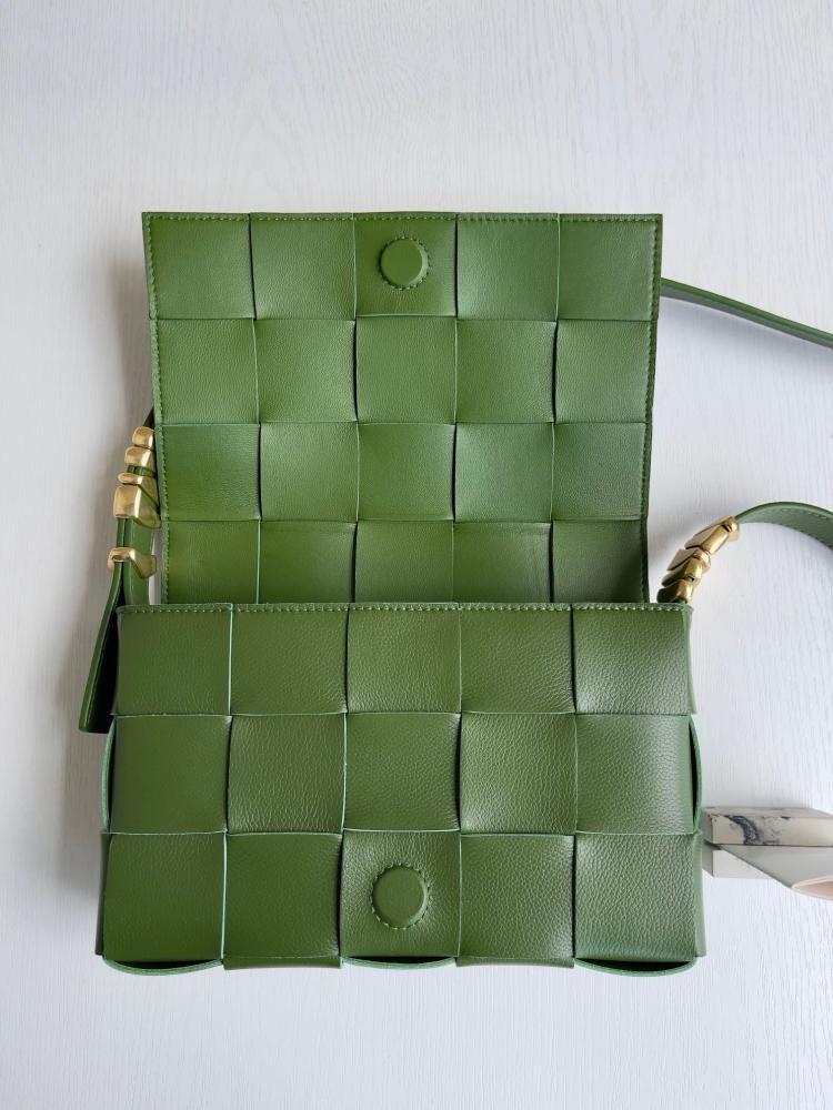 Boutique cassette bag size 23cm