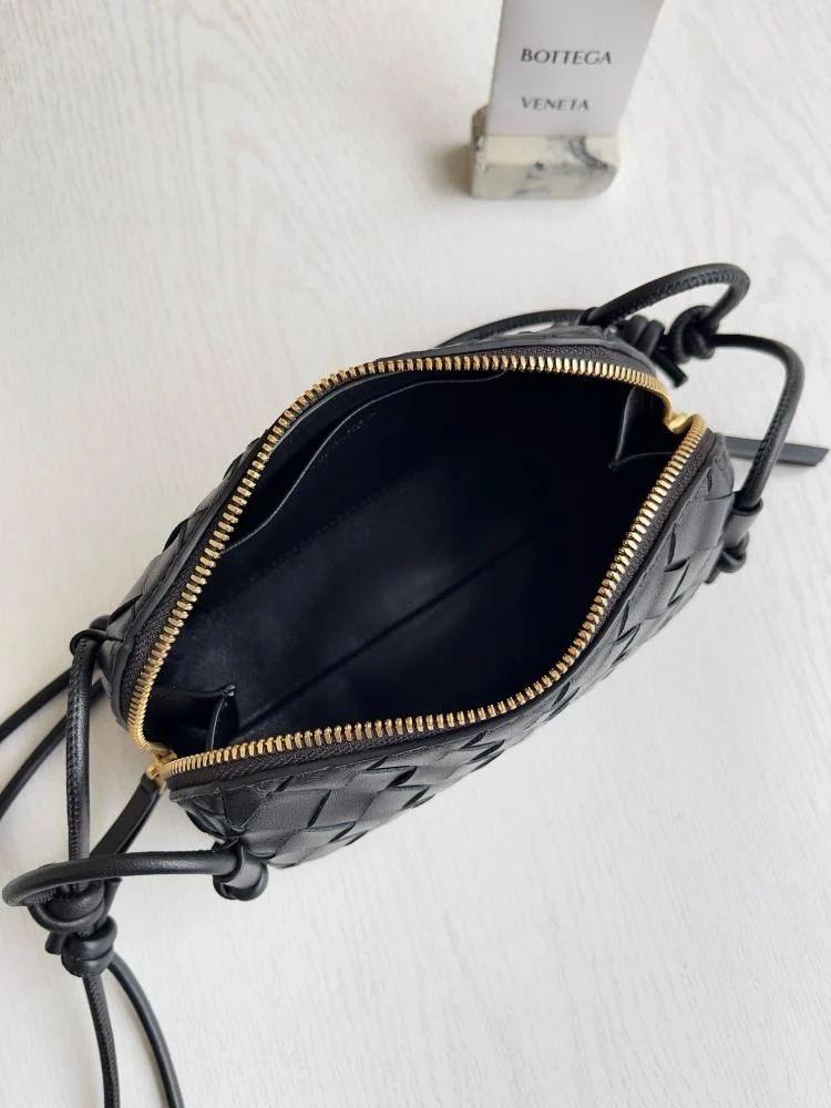 شنطة بوتيقا LNTRECCIATO CONCERT POUCH مقاس 18.5cm