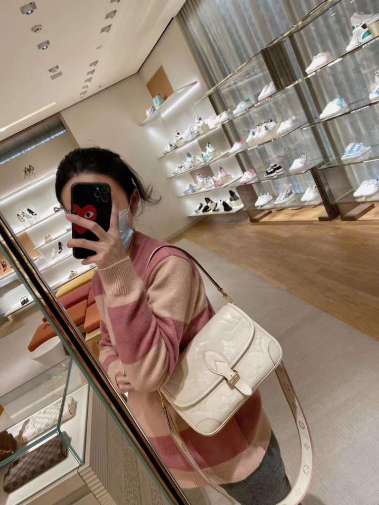 شنطة لوي فيتون DIANE مقاس23cm