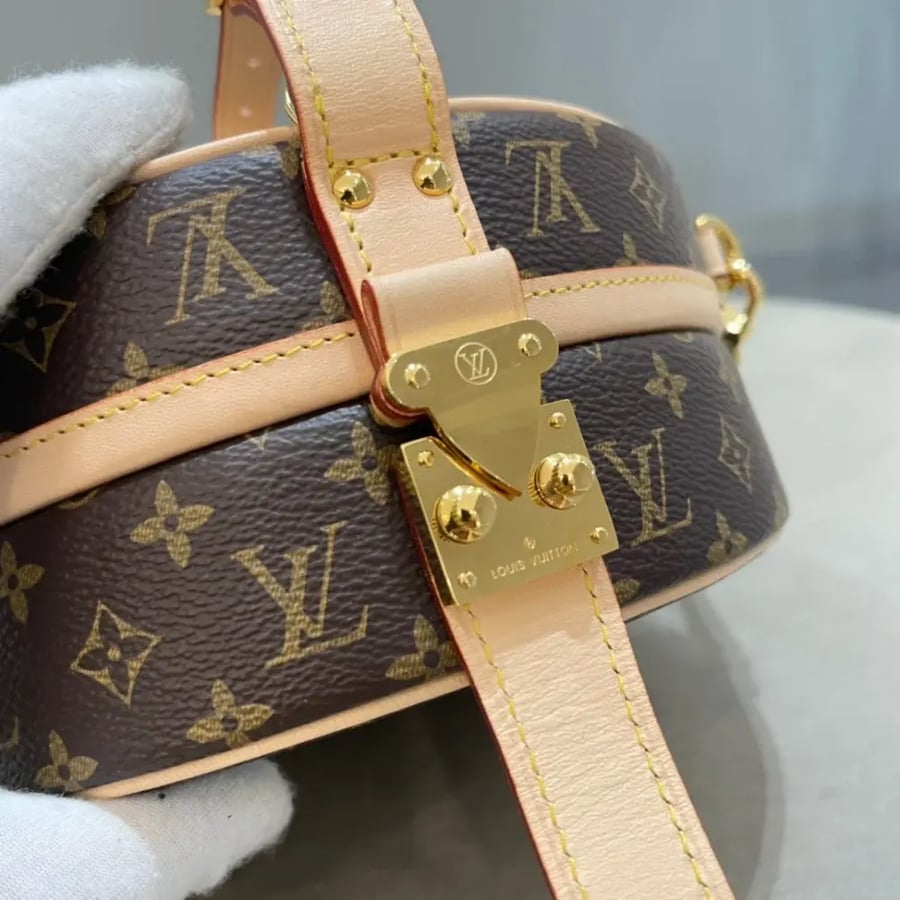 شنطة لويس فيتون PETITE BOITE CHAPEAU مقاس17.5cm