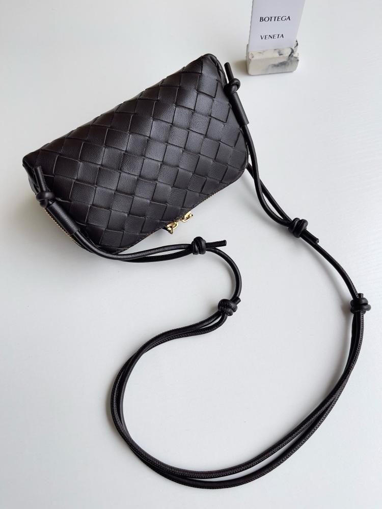 شنطة بوتيقا LNTRECCIATO CONCERT POUCH مقاس 18.5cm