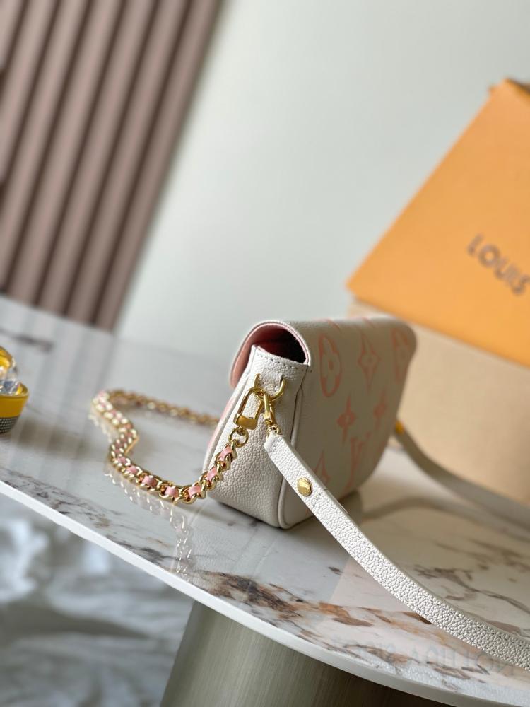 شنطة لوي فيتون Wallet On Chain مقاس 23.5cm