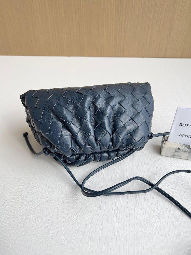 شنطة بوتيقا Mini Pouch مقاس22cm