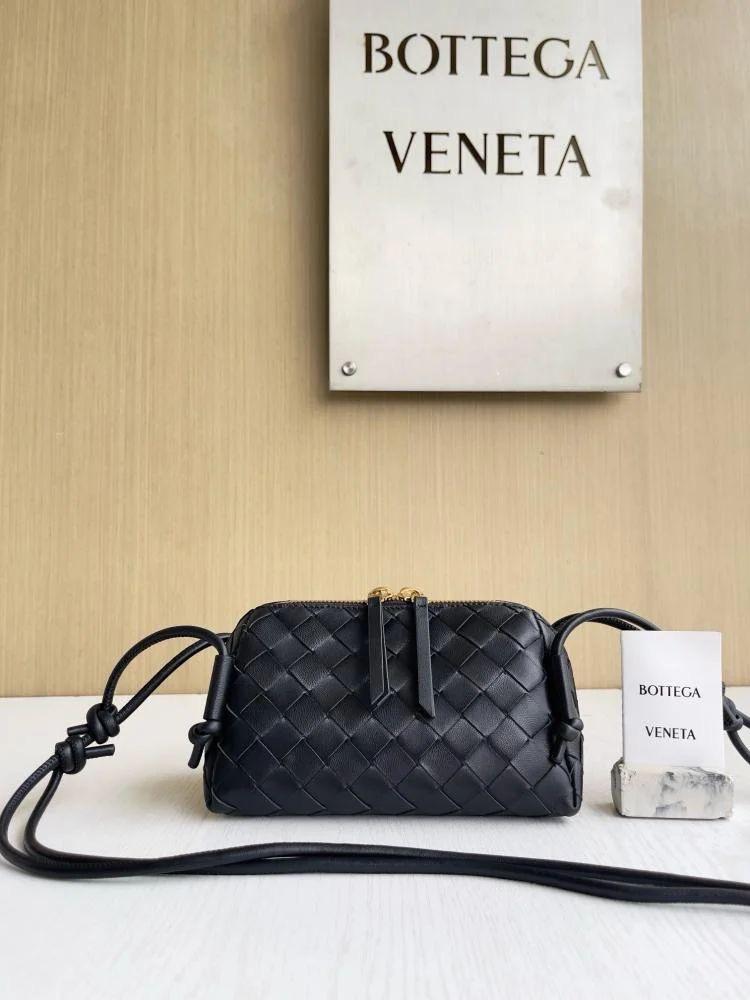 شنطة بوتيقا LNTRECCIATO CONCERT POUCH مقاس 18.5cm