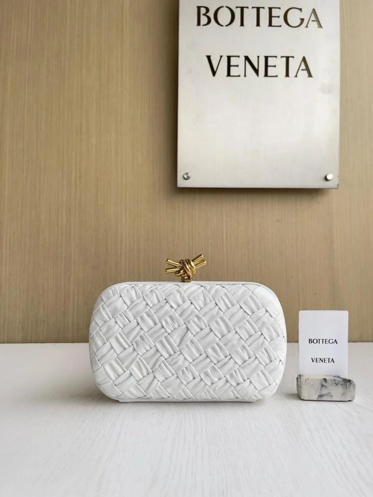 Boutique knot bag size 19cm