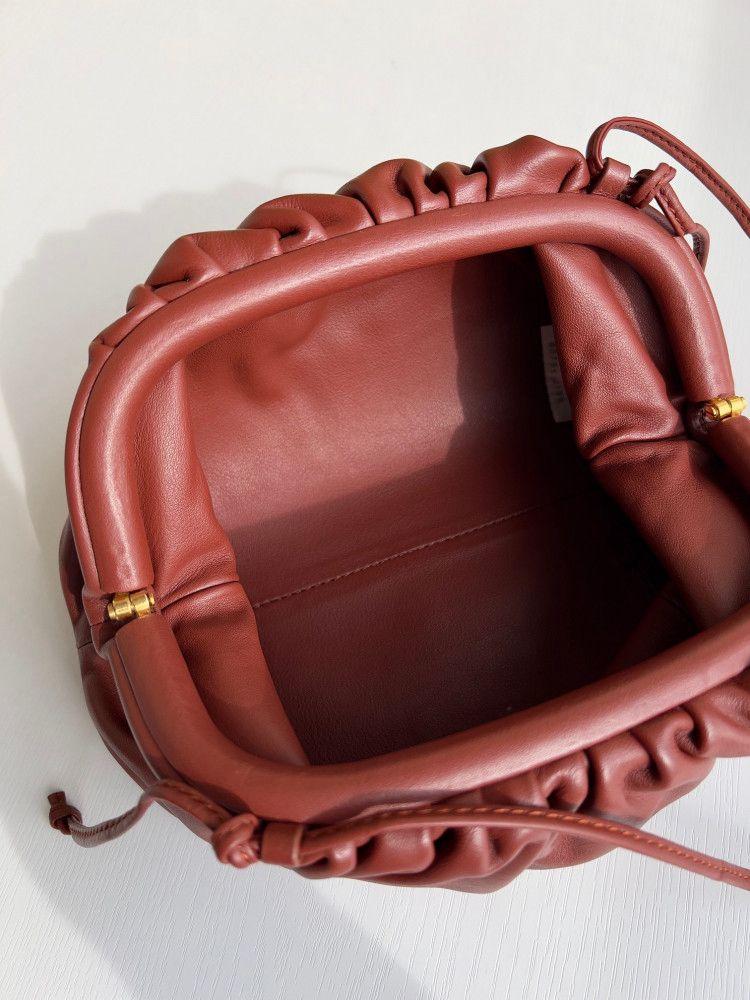 شنطة بوتيقا Mini Pouch مقاس22cm