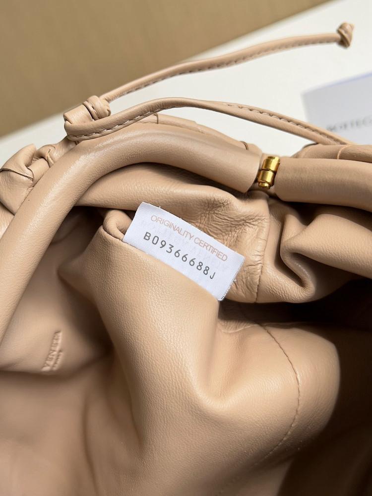شنطة بوتيقا Mini Pouch مقاس22cm